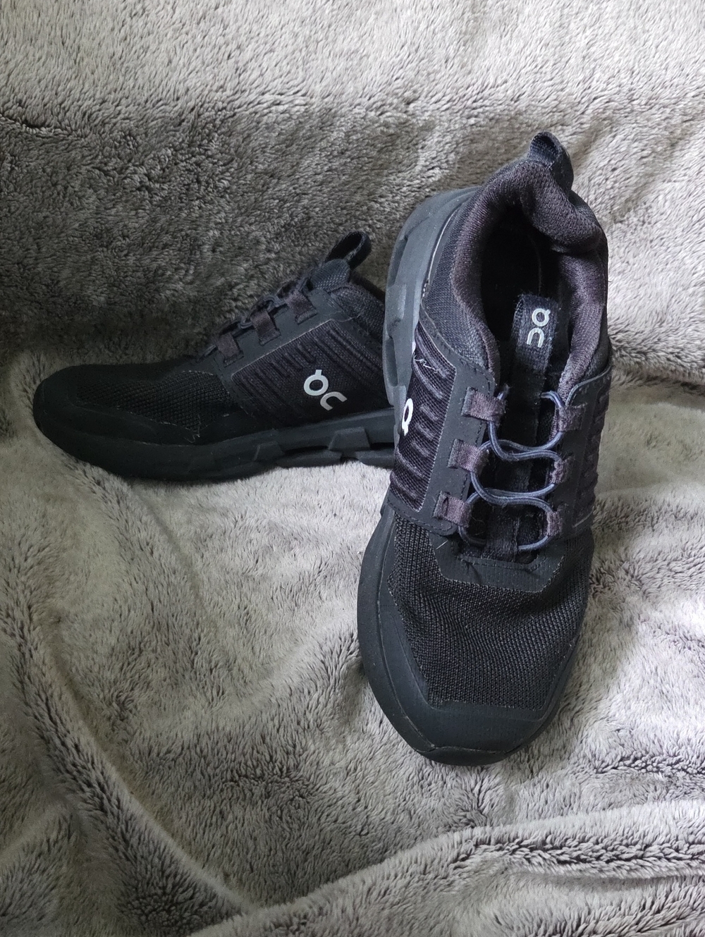On Cloudswift (OC) All Black Size 1.5Y Sneaker